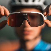 Distribución de gafas de ciclismo AZR