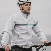 Distribución de chaquetas de ciclismo